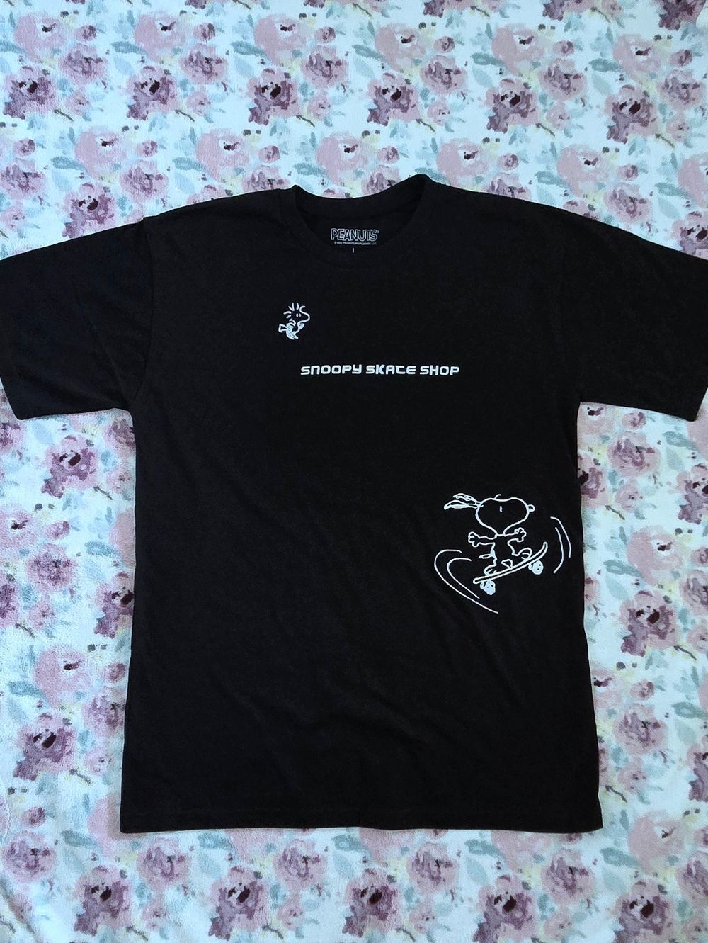 Peanuts "Snoopy Skate Shop" Graphic Tee👕 - NWOT